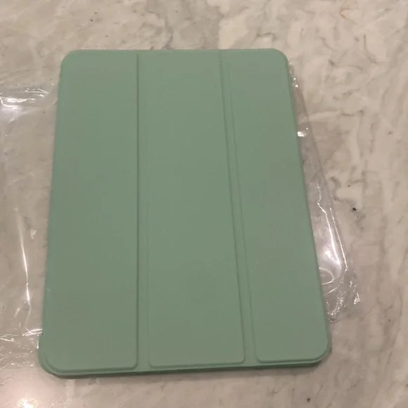 NWOT 2024 iPad Air Green Case - Picture 2 of 4